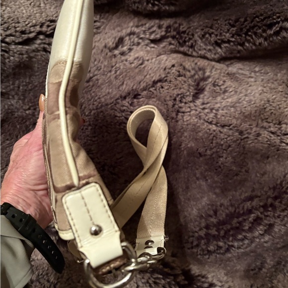 Coach Signature Brown and Cream Crossbody Bag. Absolutely adorable  super clean - Picture 4 of 11